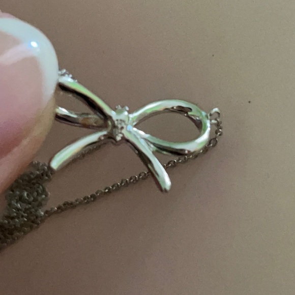 SOLID 18kt EARTH Diamond Bow Necklace - Picture 6 of 7